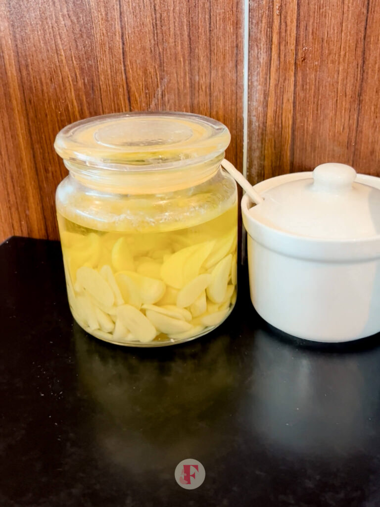 Garlic and chili side condiment